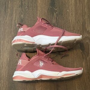 U.S. Polo Assn. Mimic pull on athletic shoes